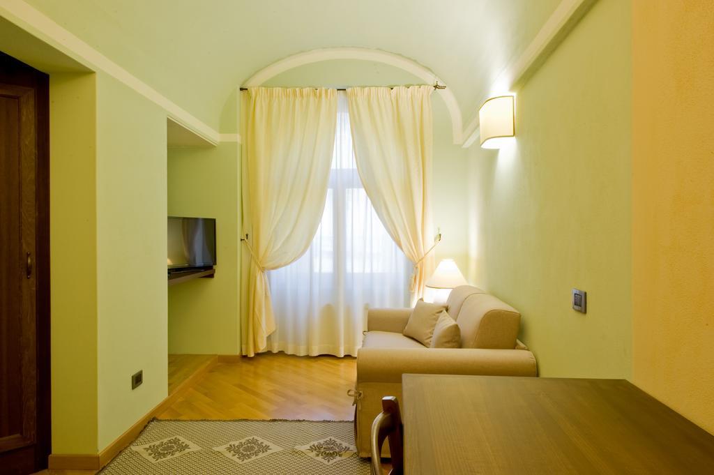 Piazza Azuni 18 Guest House Sassari Habitación foto