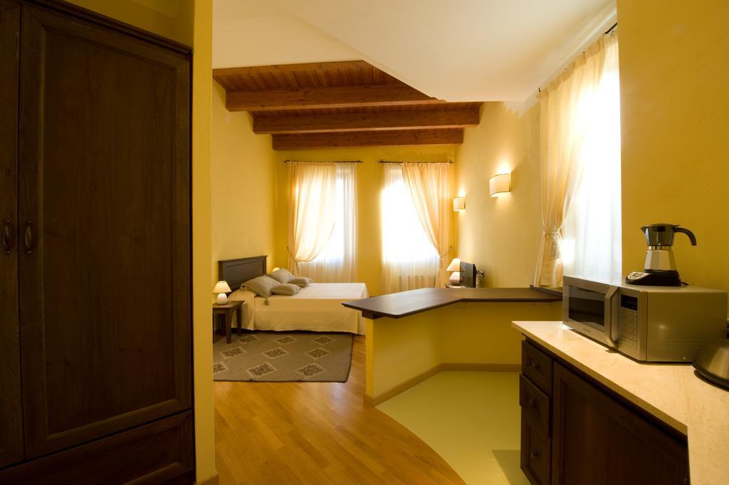 Piazza Azuni 18 Guest House Sassari Habitación foto