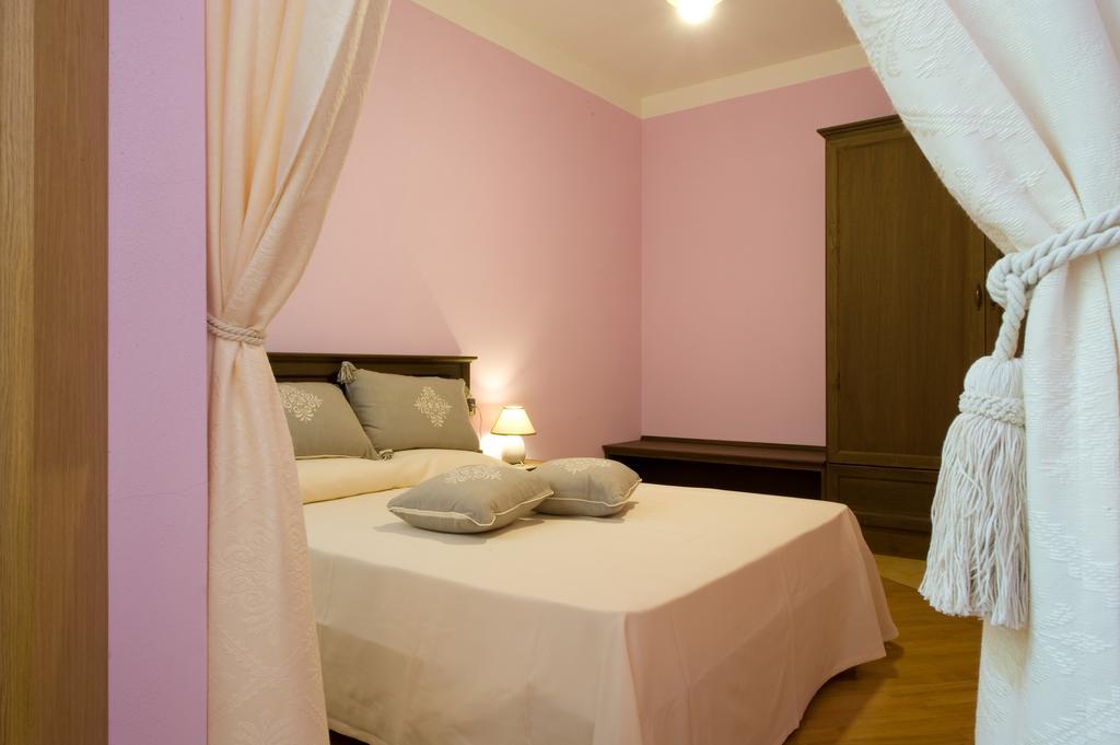 Piazza Azuni 18 Guest House Sassari Habitación foto